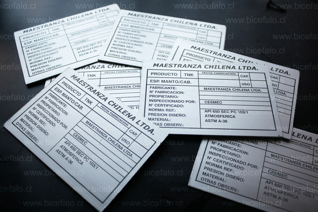 impresion de texto en  plancha de aluminio