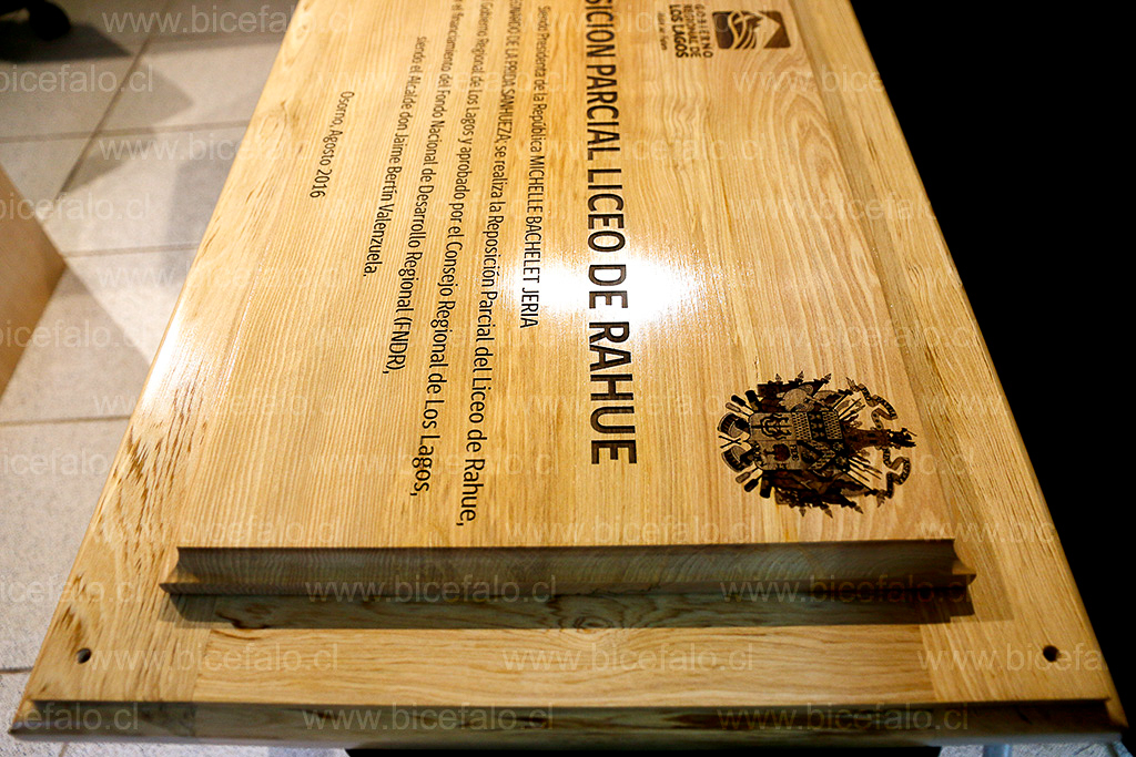 letrero madera grabado