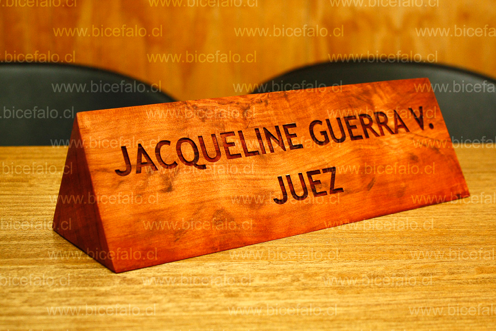 cuña nombre en madera